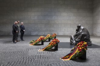 Kai Wegner (CDU, Governing Mayor of Berlin), Oleksii Makeiev (Ambassador of Ukraine) and Konrad Arz