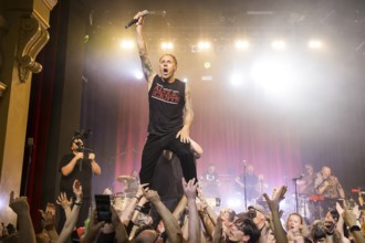 Ingo Knollmann, singer of the Donots live on Schwert aus Holz Tour at Berlin's Heimathafen Neukölln
