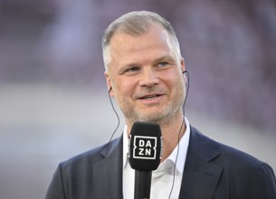 Chief Sports Officer Fabian Wohlgemuth VfB Stuttgart in an interview Microphone Micro Logo DAZN