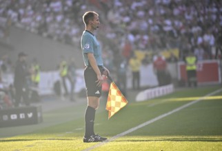 Linesman, referee, assistant flag, backlight, feature, atmospheric, MHPArena, MHP Arena Stuttgart,