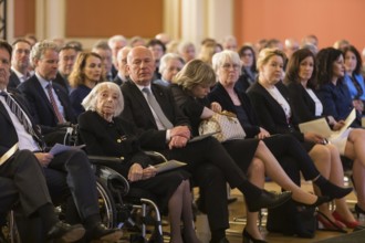 Margot Friedländer (Holocaust survivor and honorary citizen of the city of Berlin) and Kai Wegner