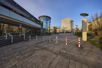 Congresshalle Saarbrücken, stairs, modern architecture, commercial building, bollards, evening