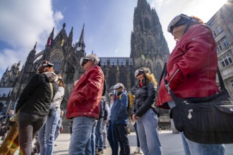 Timeridego, virtual city tour with VR glasses, on various topics, virtual reality time travel into