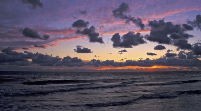 Sonnenuntergang am Darsser Weststrand, Ostsee, Mecklenburg-Vorpommern, Deutschland