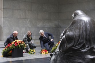 Kai Wegner (CDU, Governing Mayor of Berlin), Oleksii Makeiev (Ambassador of Ukraine) and Konrad Arz