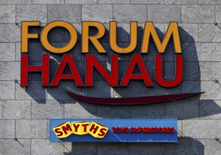 Façade of Forum Hanau with company logos at the shopping centre, Freiheitsplatz, Hanau, Hesse,