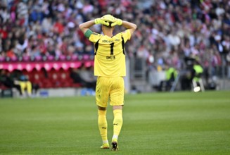 Goalkeeper Jonas Omlin Borussia Mönchengladbach BMG disappointed Gesture gesture from behind