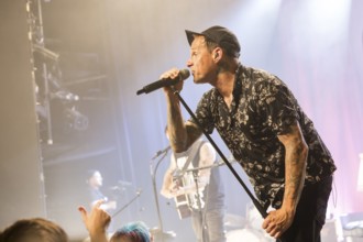 Ingo Knollmann, singer of the Donots live on Schwert aus Holz Tour at Berlin's Heimathafen Neukölln