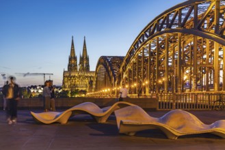 New seating on Norbert-Burger-Platz at the end of the Hohenzollern Bridge on the right bank of the