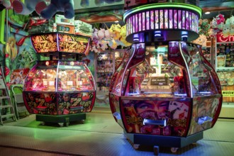 Gaming, gambling, slot machines, neon lights, Cannstatter Wasen, funfair, spring festival, folk