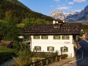 Traditional house, Reiteralpe at the back, Ramsau, Berchtesgadener Land, Upper Bavaria, Bavaria,