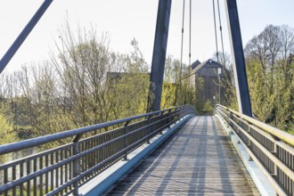 Wöllsdorf Bridge, suspension bridge for pedestrians over the Zschopau in Töpeln, Döbeln, Saxony,