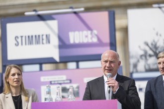 Kai Wegner (Governing Mayor of Berlin) at the opening of the exhibition ... finally peace? as part
