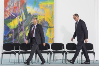 Friedrich Merz (CDU), Chancellor of the Federal Republic of Germany, in front of the discussion