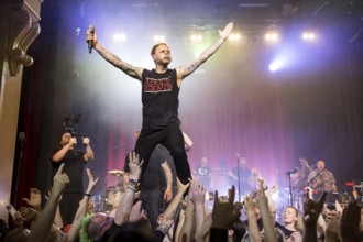 Ingo Knollmann, singer of the Donots live on Schwert aus Holz Tour at Berlin's Heimathafen Neukölln