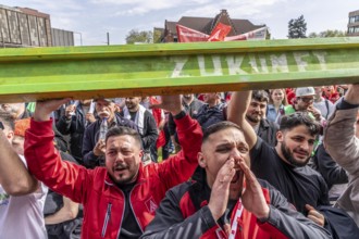 Demonstration of many thousands of steelworkers in front of the headquarters of ThyssenKrupp Steel