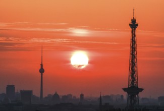 Sunrise in Berlin, Radio Tower, Television Tower, 06.09.2024, Berlin, Berlin, Germany, Europe