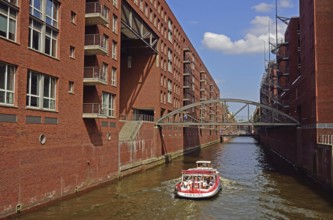 Europe, Germany, Hamburg, Speicherstadt, Kehrwiederfleet, barge, canal cruise, Hamburg, Hamburg,