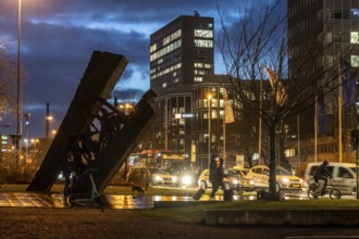 Monument, sculpture Steile Lagerung, reminder of Ruhr mining, at Platz Freiheit, in the city centre