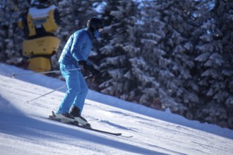 Oberjoch, Bavaria: Experienced skier on a red piste
