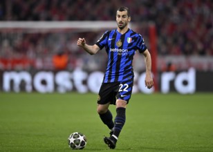 Henrikh Mkhitaryan Inter Milan (22) on the ball Champions League, Allianz Arena, Munich, Bayern,