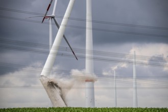 Demolition of the tower of a 20 year old wind turbine, in the Werl wind farm, 5 old Enercon E-66