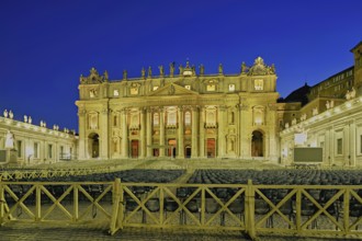 Cathedral, St Peter, St Peter's Basilica, Vatican palaces, St Peter's Square, Vatican at dusk,