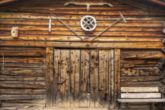 Detailed view of the front of a barn on the Glatsch Alm, Dolomites, Puez-Geisler nature park Park,