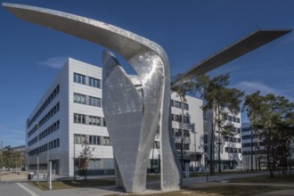Artwork The Wings by Daniel Liebeskind, in front of the reception building of the Siemens Campus,