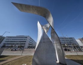 Artwork The Wings by Daniel Liebeskind, in front of the reception building of the Siemens Campus,