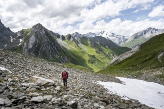 Mountaineers on a hiking trail, view of mountain peaks of the Venediger group with Rötspitz peak,