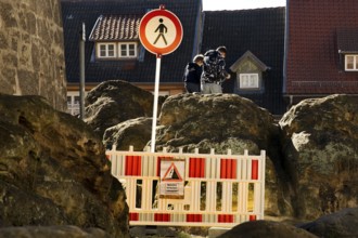 Closure at the so-called cliffs for pedestrians on the Schlossberg with children playing,