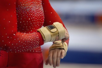 Symbolic image of apparatus gymnastics: close-up of a gymnast putting on her straps