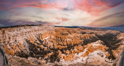 Beautiful views before starting the Queens Garden Train trekking in Bryce National Park, Utah.