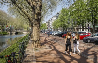 17.04.2020, Düsseldorf, North Rhine-Westphalia, Germany - Königsalle, shopping street with few