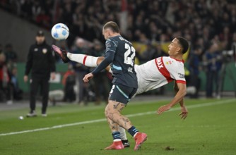 Duel, action Jamie Leweling VfB Stuttgart (18) against David Raum RasenBallsport Leipzig RBL (22)