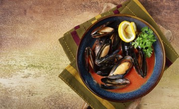 Fra Diavolo mussels, mussels in tomato sauce, Italian dish, on the table, top view, homemade, no