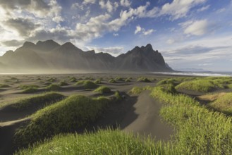 Vestrahorn, Vesturhorn, scree mountain made of gabbro and granophyre rocks, part of the Klifatindur