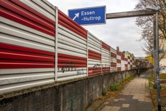 Noise barrier on the A40 motorway, Essen, Graffiti tags, Essen-Huttrop exit, Essen, North