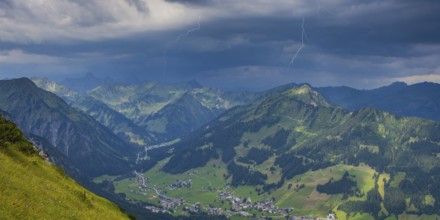 Thunderstorm, Walmendinger Horn, 1990m, Allgäu Alps, Kleinwalsertal, Vorarlberg, Austria, Europe