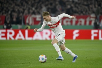 Chris Führich VfB Stuttgart (27) on the ball, DFB Cup, MHPArena, MHP Arena Stuttgart,