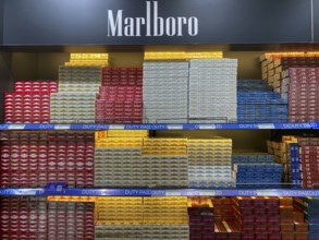 Marlboro cigarettes, shelf, Duty Free, Duty-Free Shop, Thessaloniki Makedonia Airport SKG,