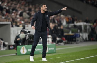 Coach Coach Zsolt Löw RasenBallsport RB Leipzig RBL Gesture Gesture TV camera Semi-final, DFB Cup,