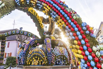 The Easter fountain in Schechingen has around 13, 000 hand-painted eggs. This makes it one of the