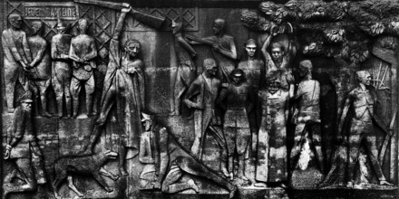 Stele path, stele by René Graetz, Waldemar Grzimek and Hans Kies, beech forest Memorial, Weimar,