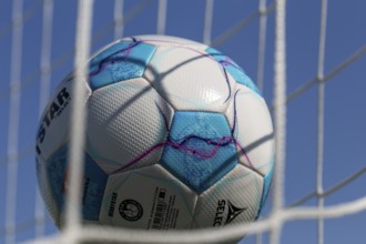 Symbolic image of the 2024/25 Bundesliga: close-up of the DERBYSTAR match ball