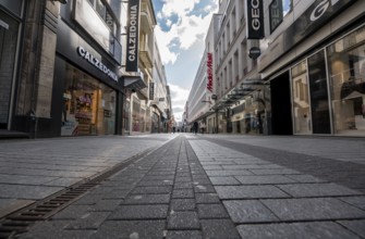 Effects of the coronavirus crisis, empty shopping street, around 1400 hours on Saturday, normally