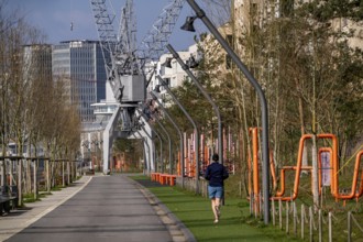 Promenade Kirchenpauerkai, Hafencity Hamburg, new district on the Elbe, on the site of the former