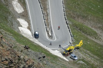Stilfserjoch, Vinchgau, South Tyrol, Italy, Stilfser Joch pass road, the ascent over the tight