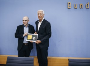 Ralf Wintergerst, Bitkom President and Sinan Selen, Vice President of the Federal Office for the
